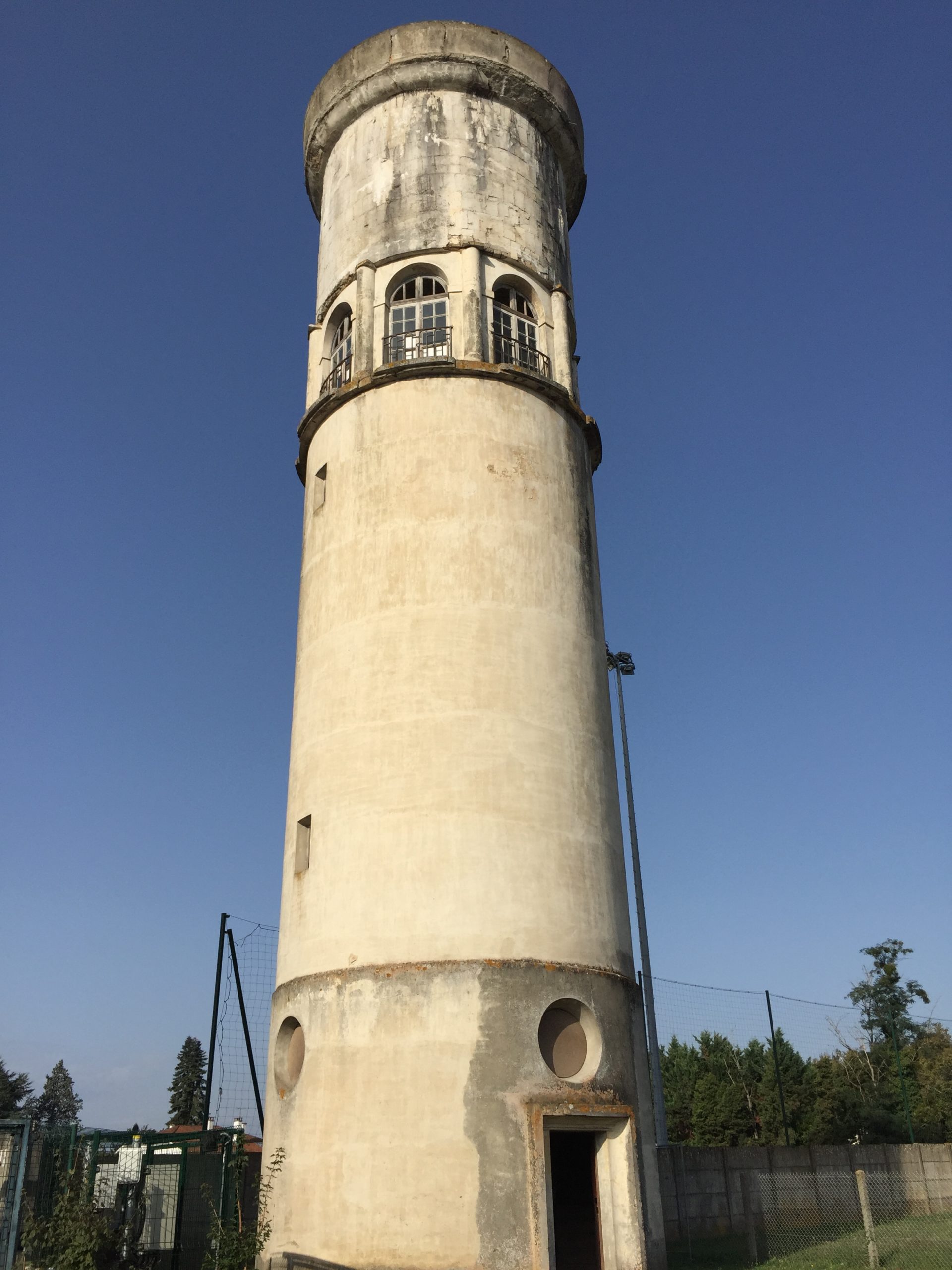 chateau d'eau de Podensac extérieur